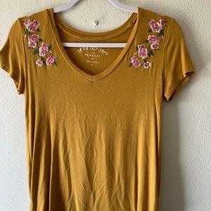 Juniors embroidered tee